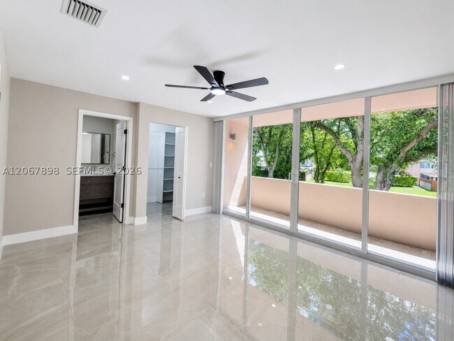 Building Photo - 14124 Kendale Lakes Cir