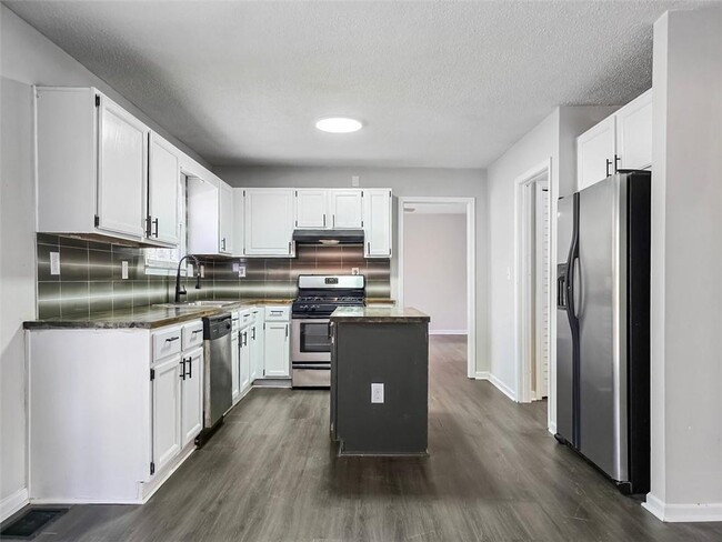 Building Photo - 3319 Clemons Rd