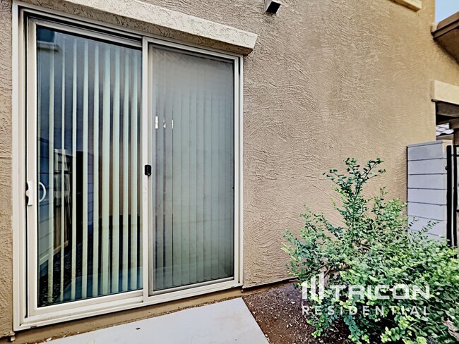 Building Photo - 1420 S Ponderosa Dr