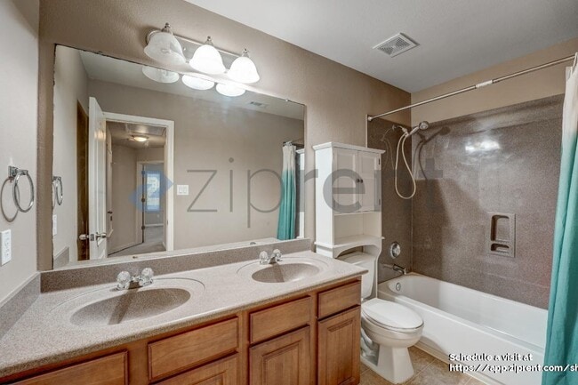 Building Photo - 706 Green Vista Ct
