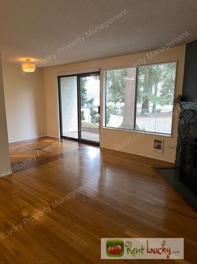 Building Photo - NEW Pricing! Amazing 1 Bedroom Kirkland Condo! Covered Parking and Outdoor Storage!