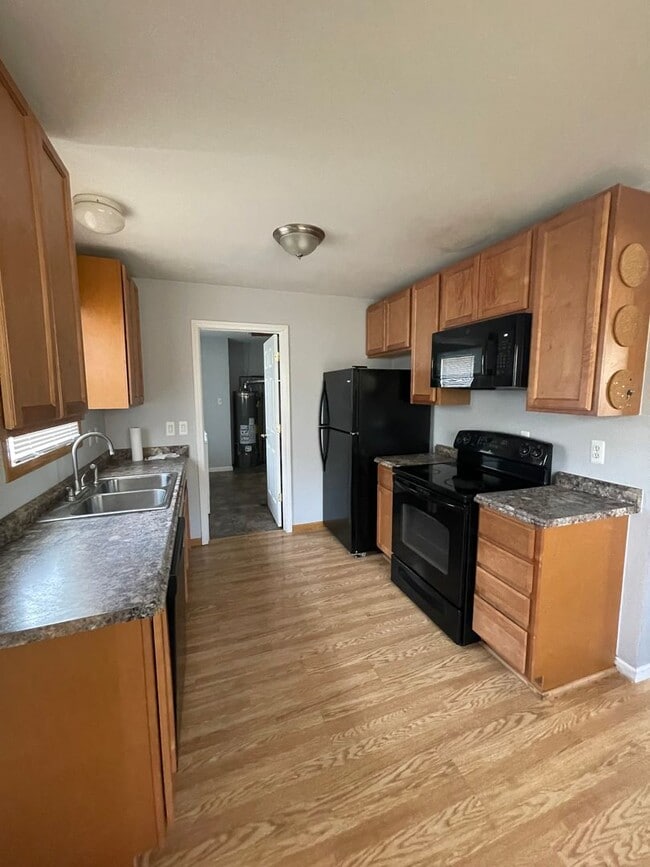 Building Photo - 3 BED 1 BATH SINGLE FAMILY, RANCH STYLE HOME ----- LONG ST. LIVONIA