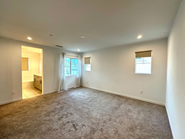 Building Photo - "Spacious 4-Bedroom Retreat with Modern Co...