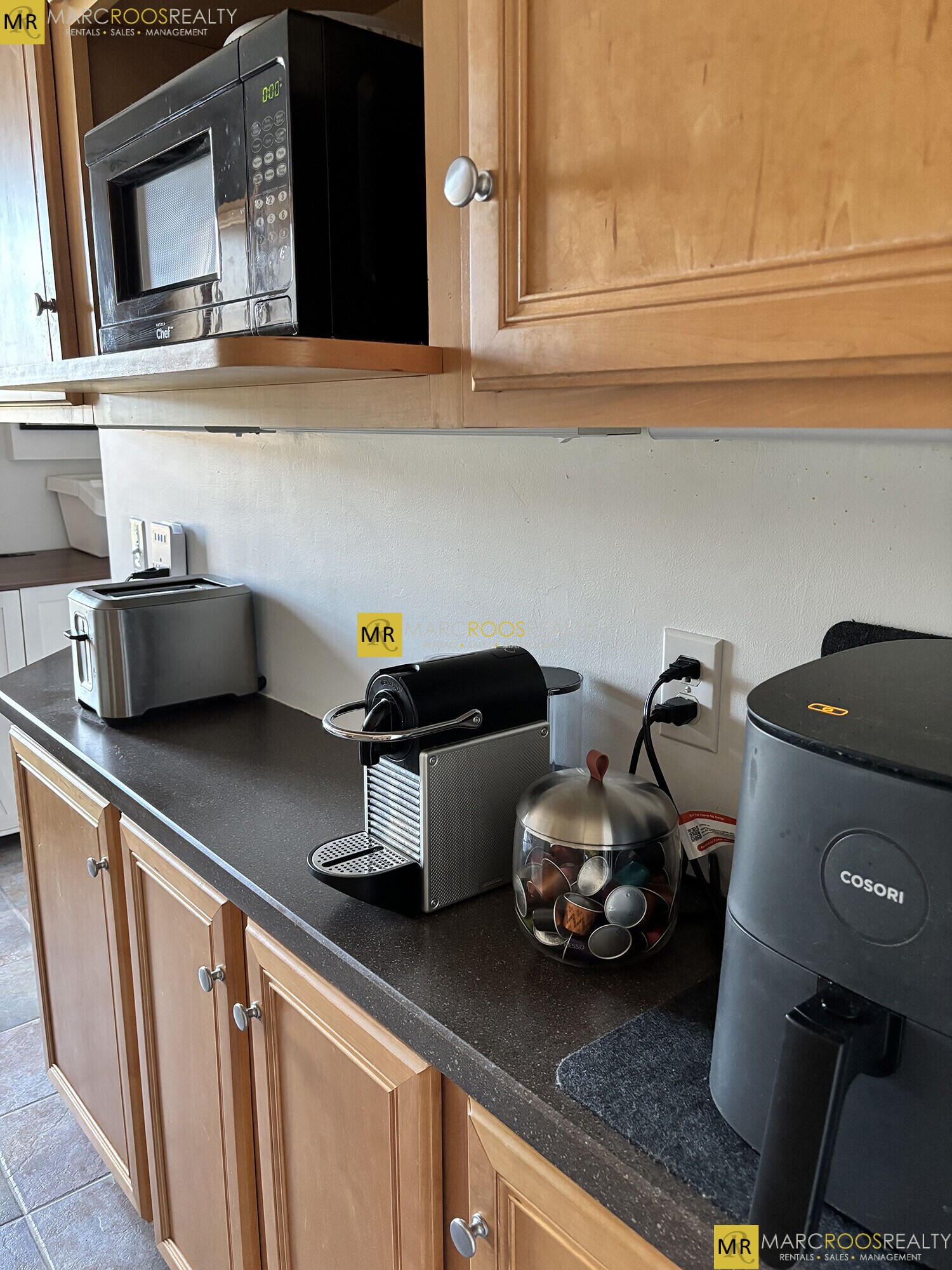 Building Photo - 52 Strathmore Rd