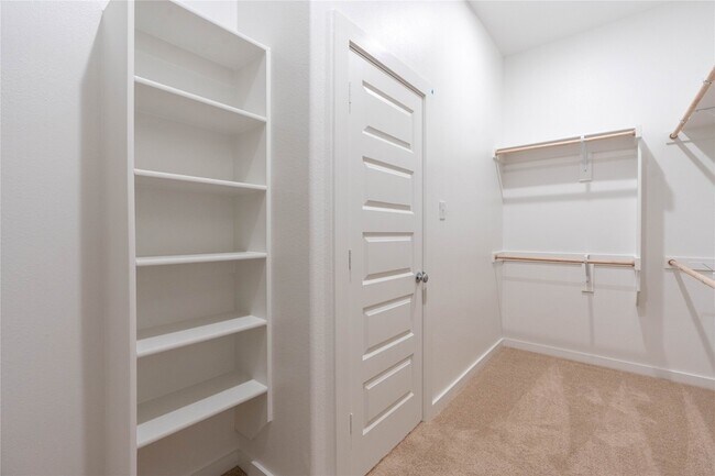Building Photo - 712 Melody Hl Dr