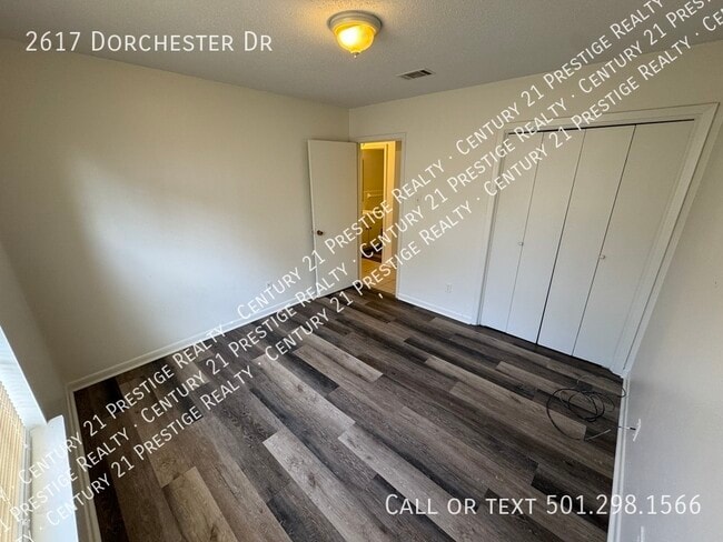 Building Photo - 2617 Dorchester Dr