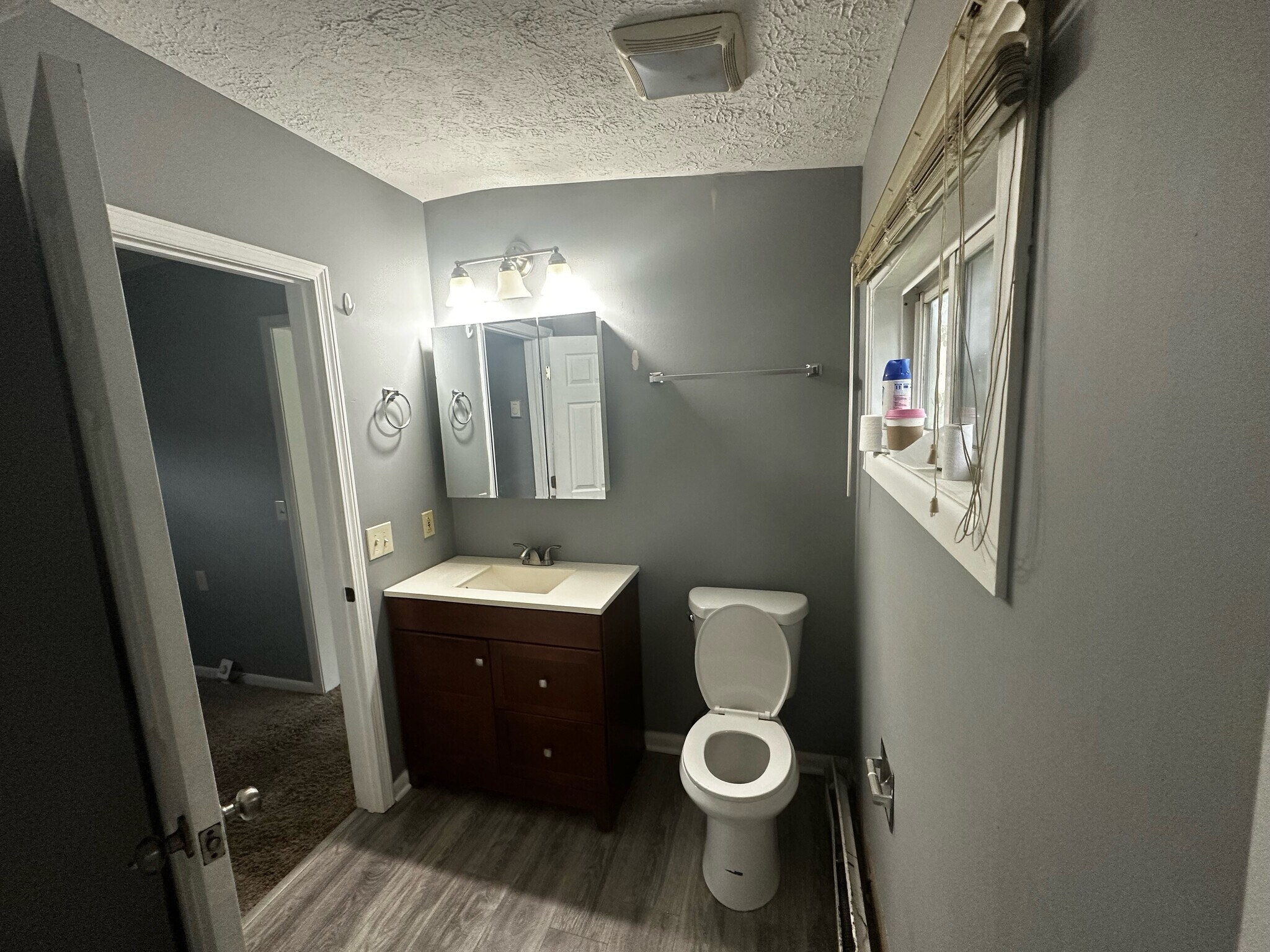 Building Photo - 332 Lake Rd