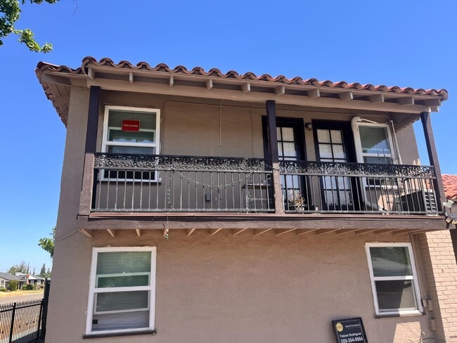 Primary Photo - 640 W McKinley Ave
