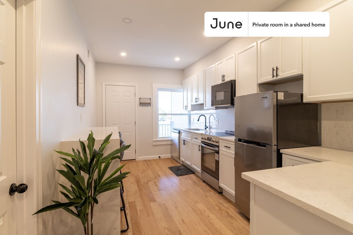 Building Photo - Room in Shared 3 bed/2 bath home in JFK/UMass