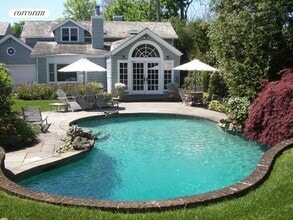 Building Photo - 11 The Cir