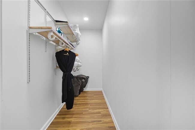 Building Photo - 1278 Plaza Ave SW