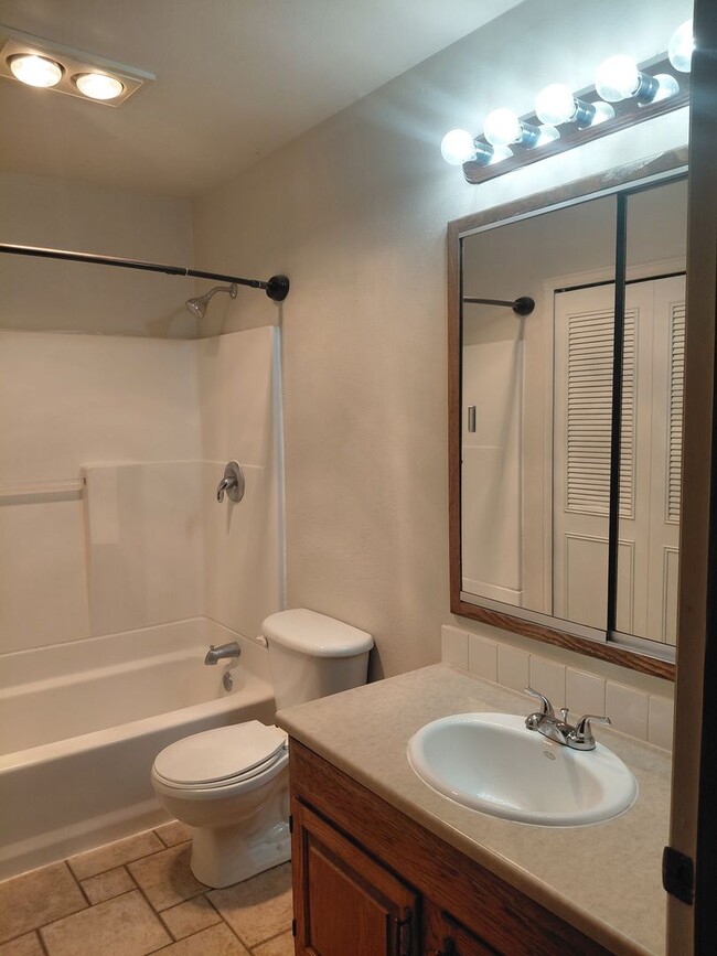 Building Photo - 2111 Chatalet Ln