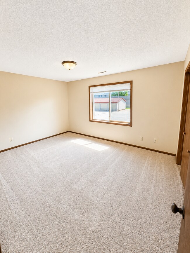 Building Photo - 3271 Ansborough Ave
