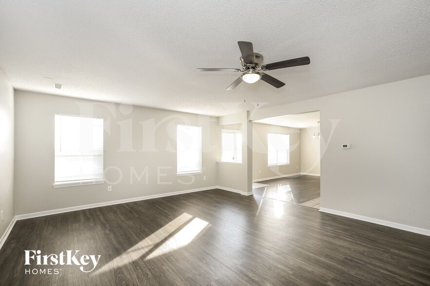 Building Photo - 1451 Round Lake Rd