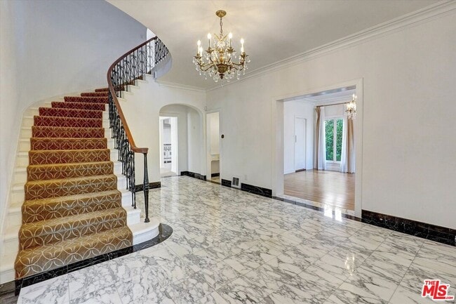 Building Photo - 165 N Las Palmas Ave