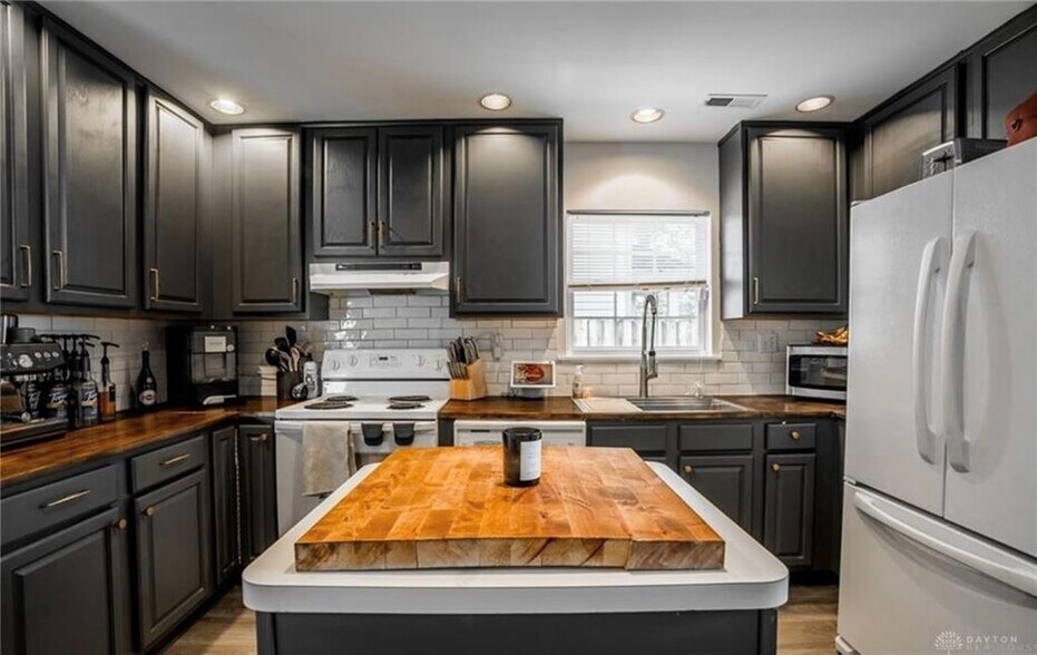 Building Photo - 215 N Williams St