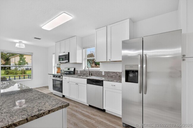 Building Photo - 2206 S 34th St