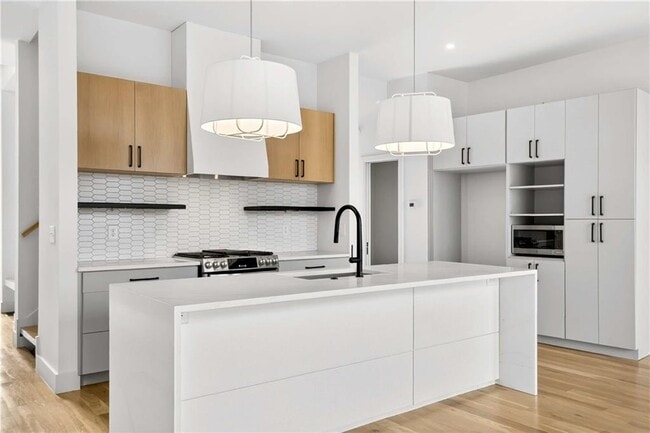 Building Photo - 816 Berne St SE