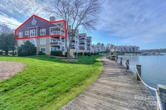 Building Photo - 872 Southwest Dr