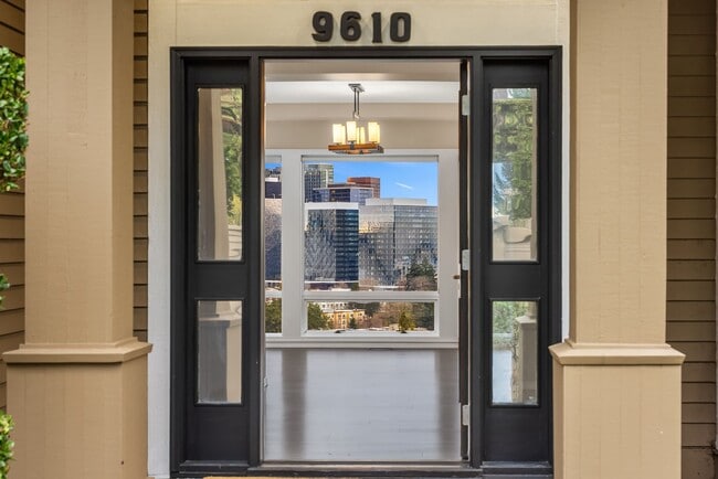 Building Photo - 9610 SE 7th St