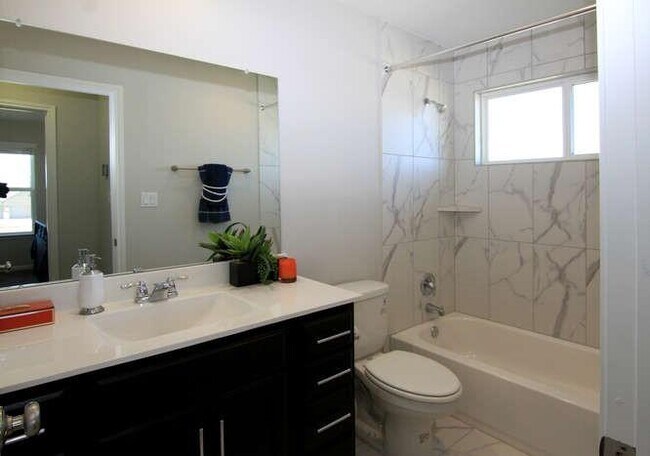 Building Photo - 708 Tinton Falls Ln