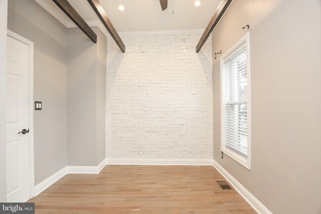Building Photo - 544 Newton Pl NW