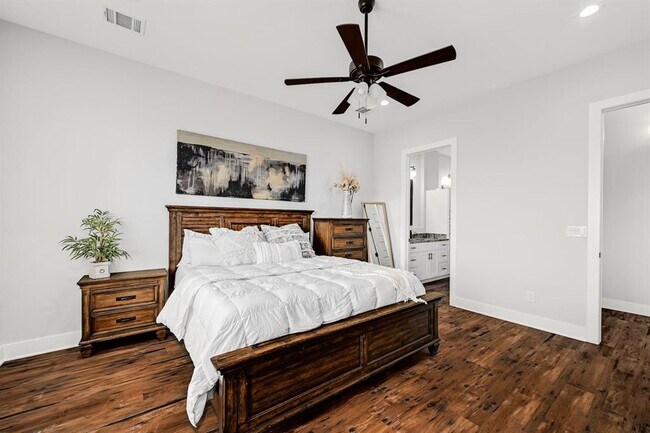 Building Photo - 18502 Venture Dr