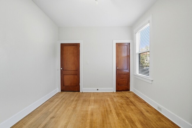 Building Photo - 609 Baldwin Ave