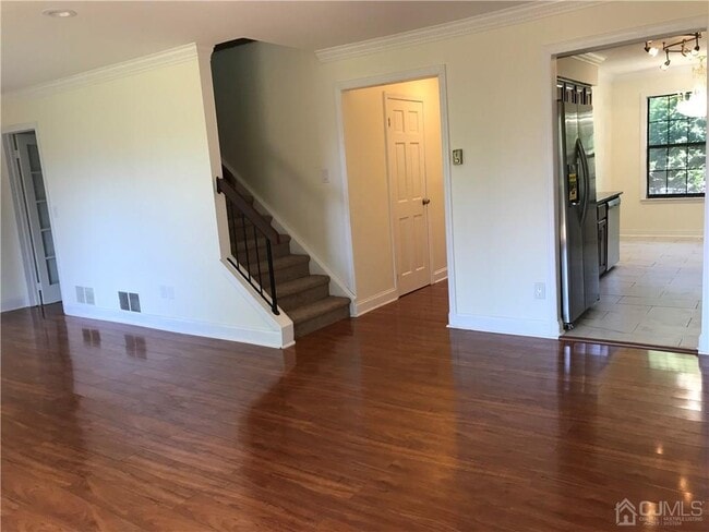 Building Photo - 10 Dogwood Dr