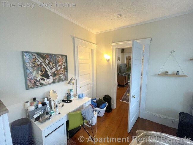 Building Photo - 18 Sanborn Ave