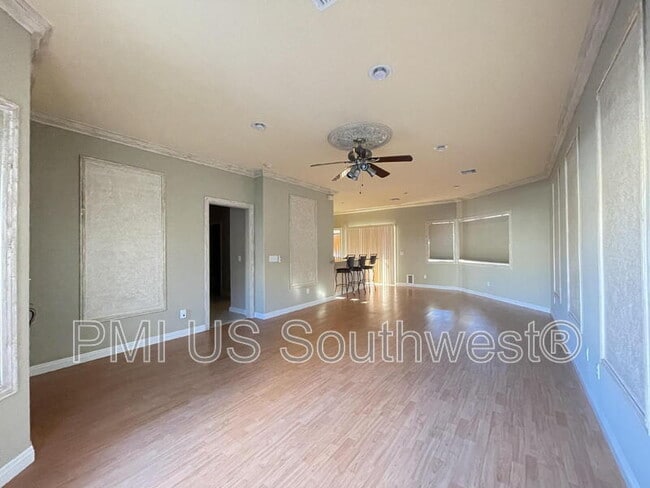 Building Photo - 2549 Country Club Dr