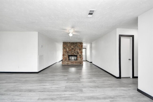 Building Photo - 4015 Lufborough Dr