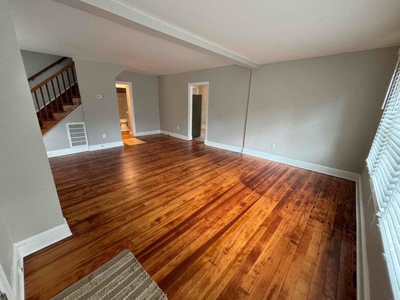 Building Photo - 790 Rappohack Dr