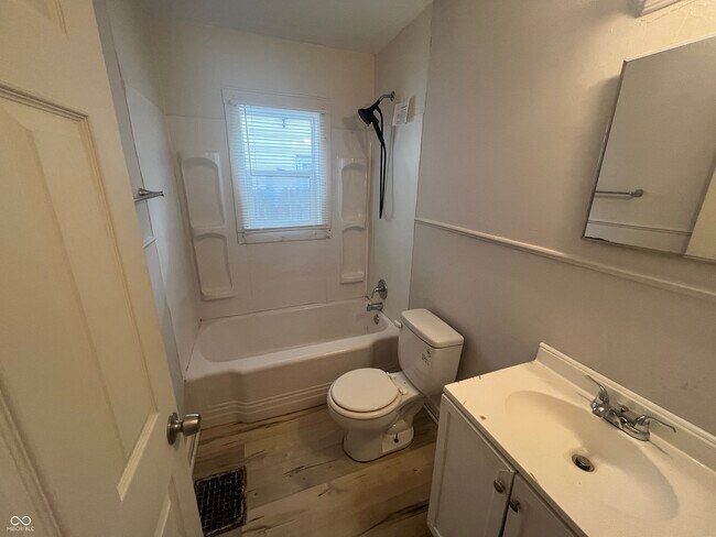 Building Photo - 3915 Hillside Ave