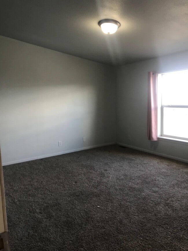 Building Photo - 127 Merrimac Trail