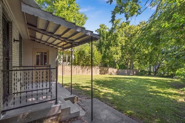 Building Photo - 2510 9th Ave S