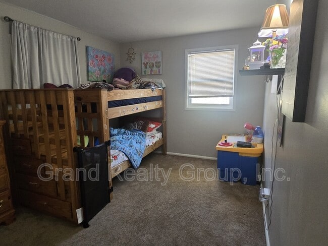 Building Photo - 25151 W Lincoln Dr