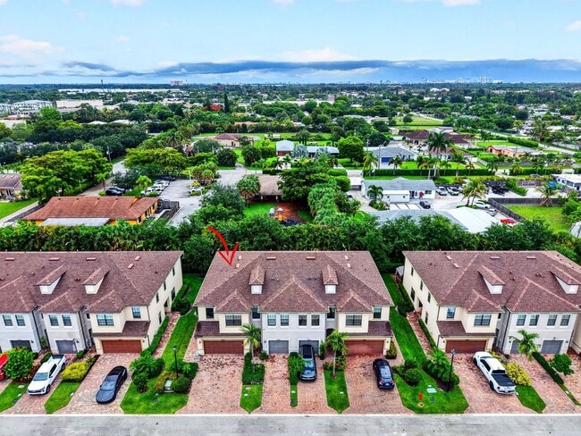 Building Photo - 2833 Troubadour St