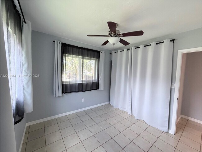 Building Photo - 5101 SW 127th Pl