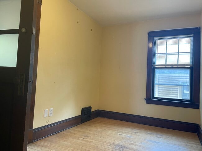 Building Photo - 109 Lathrop St