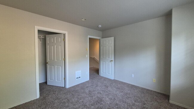 Building Photo - 1311 SW Edgefield Ave