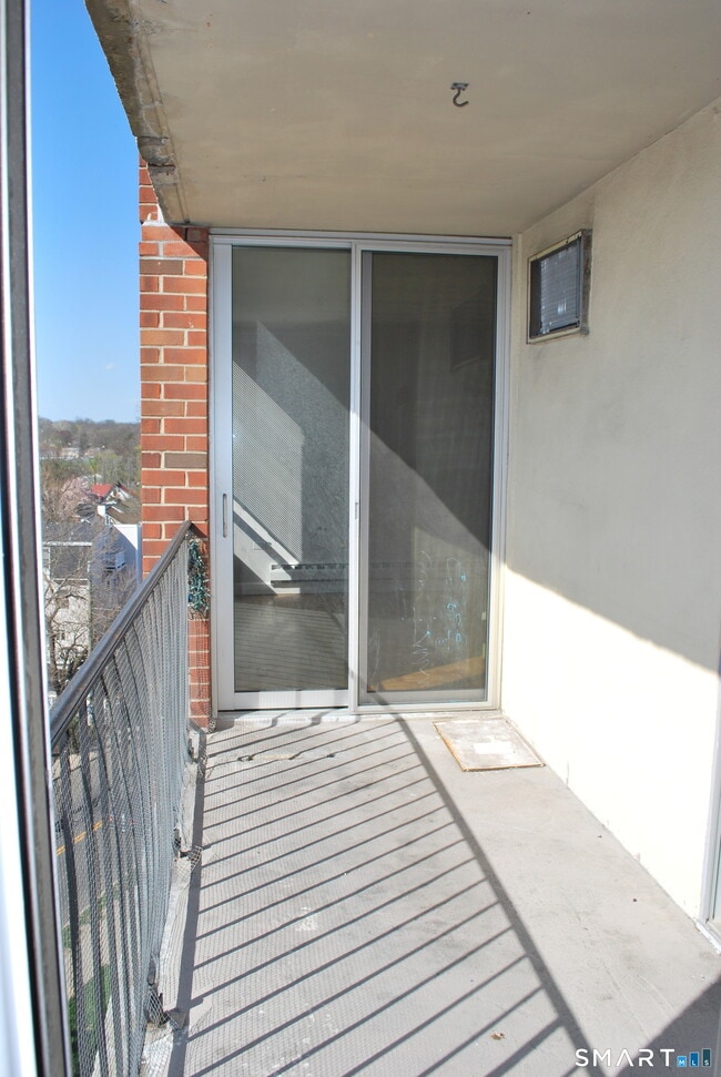 Building Photo - 87 Glenbrook Rd