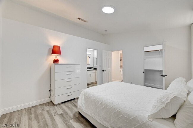 Building Photo - 8127 Chambersberg St