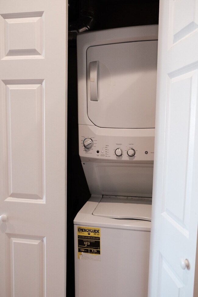 Building Photo - 113 S Paulina St