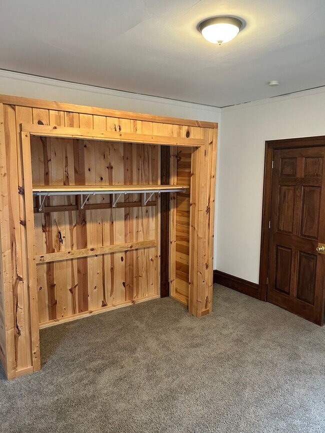 Building Photo - AVAILABLE NOW! 4 Bedroom Near Chester Cree...