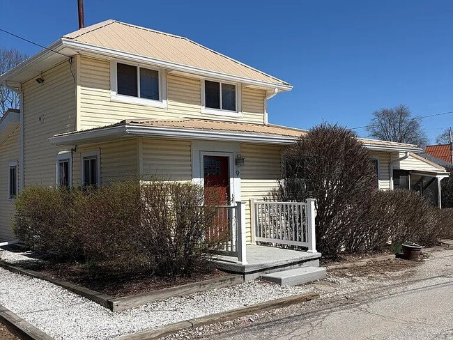 Building Photo - This two bedroom, renovated home is located in Cranberry Bay
