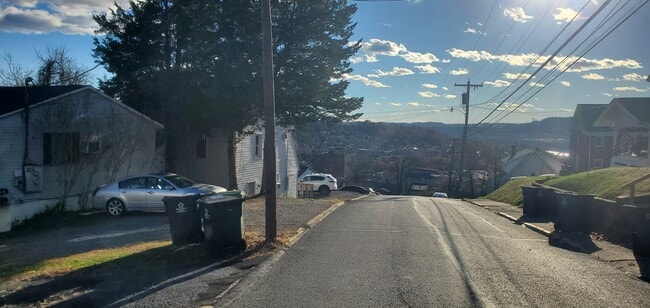 Building Photo - 806 Price St