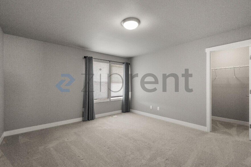 Building Photo - Unit