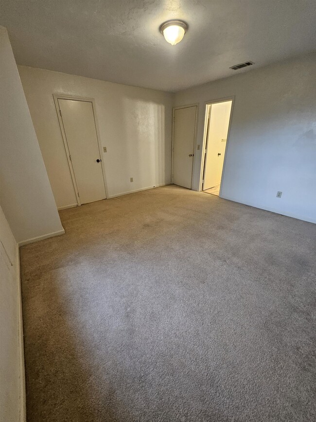Building Photo - 463 E Van Buren St