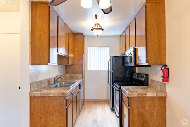 2BR, 1.5BA - 1000SF - 533 Ashland